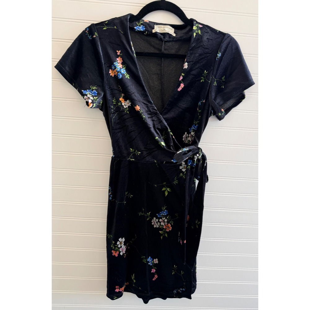 Urban Outfitters Black Floral Velvet Wrap Mini Dress Short Sleeve V-Neck XS
